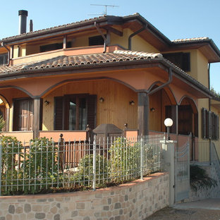 Foto di un portico minimal di medie dimensioni e davanti casa con un portico chiuso, pavimentazioni in mattoni e una pergola