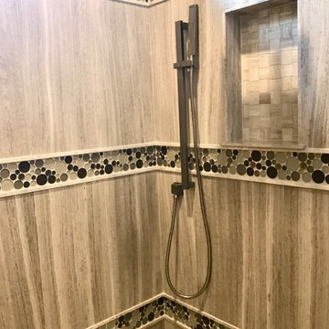 AKDO Shower Accent with Wall Niche