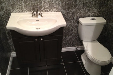 トロントにあるコンテンポラリースタイルのおしゃれなトイレ・洗面所の写真