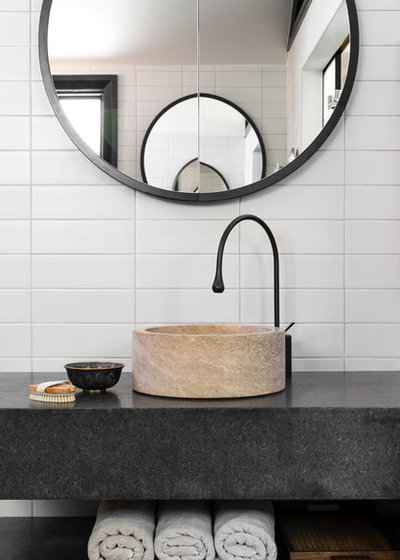 Contemporary Toalett by D'Cruz Design Group