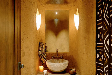 フェニックスにあるサンタフェスタイルのおしゃれなトイレ・洗面所の写真