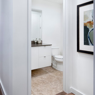 75+ Gästetoiletten mit Wandtoilette mit Spülkasten und