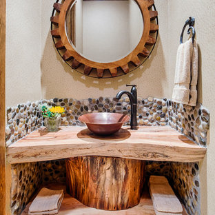 Cette photo montre un WC et toilettes montagne avec une vasque.
