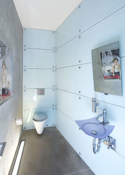 Contemporain Toilettes by Ema Peter Photography