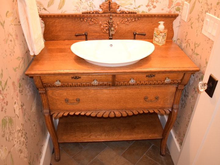 Traditional Powder Room - Powder Room