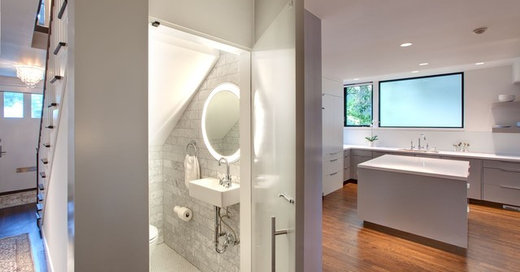 Light-Up Mirrors Offer Bright Design Solutions