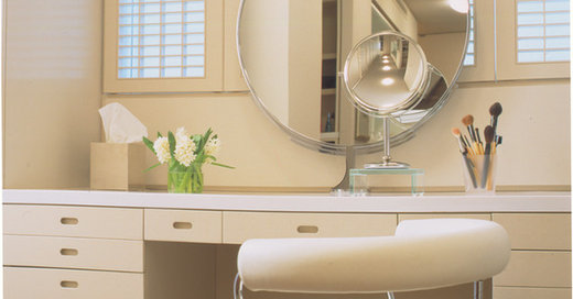 Little Luxuries: Get Ready for Your Close-up With Lighted Mirrors