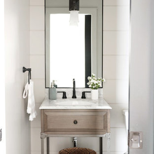 75+ Gästetoiletten mit Schränken im Used-Look und Quarzit-Waschtisch