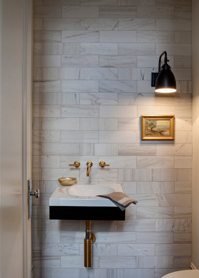 Nyklassisk Toalett by Buckingham Interiors + Design LTD