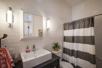ソルトレイクシティにあるトラディショナルスタイルのおしゃれなトイレ・洗面所の写真