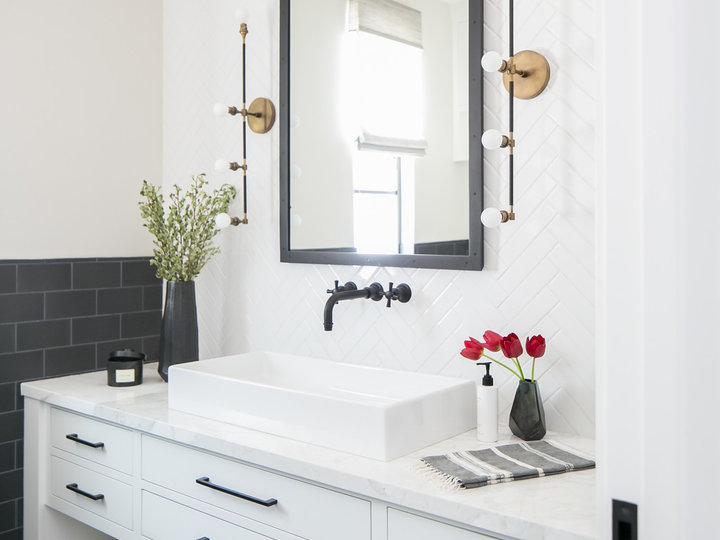 Powder Room - Farmhouse Powder Room