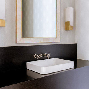 75+ Mediterrane Gästetoiletten mit schwarzer Waschtischplatte Ideen