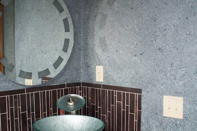 ミネアポリスにあるコンテンポラリースタイルのおしゃれなトイレ・洗面所の写真