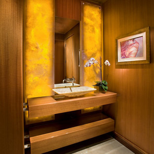 Idée de décoration pour un WC et toilettes asiatique avec une vasque.