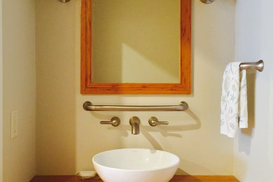 ボストンにあるコンテンポラリースタイルのおしゃれなトイレ・洗面所 (ベッセル式洗面器、フラットパネル扉のキャビネット、木製洗面台、白い壁、無垢フローリング、中間色木目調キャビネット) の写真