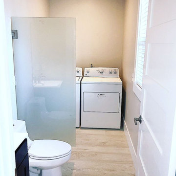 Mini Powder/Laundry Room