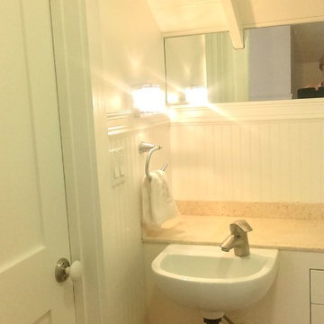 Miniature Wall Hung Sink in Powder Room