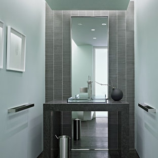 Ispirazione per un bagno di servizio minimalista con piastrelle a mosaico