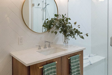 カンザスシティにあるトランジショナルスタイルのおしゃれなトイレ・洗面所 (白い洗面カウンター) の写真