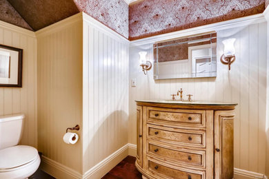 デンバーにあるトランジショナルスタイルのおしゃれなトイレ・洗面所の写真