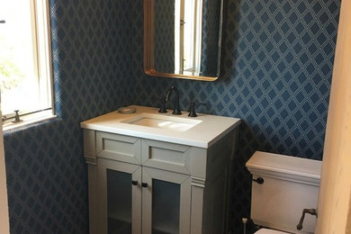 サンタバーバラにあるトランジショナルスタイルのおしゃれなトイレ・洗面所の写真