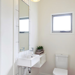 Idee per un bagno di servizio minimal con lavabo sospeso