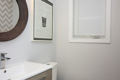 This is an example of a contemporary cloakroom in Ottawa.