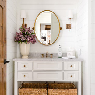 Foto di un piccolo bagno di servizio country con ante con bugna sagomata, ante grigie, lavabo da incasso, top in marmo, top grigio e mobile bagno incassato