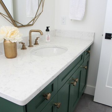 Pure White New Home: THE POWDER ROOM