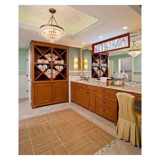 Spa area vanity & storage. Washer & dryer located beyond. - Classique -  Toilettes - Philadelphie - par Joanne Balaban Designs | Houzz