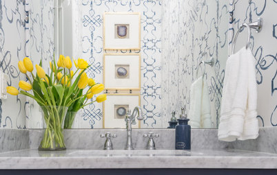 8 Beautiful Blue Powder Rooms From Spring 2020’s Top Photos