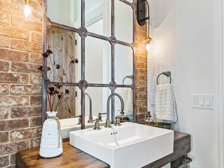 Farmhouse Powder Room - Bathroom