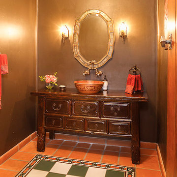 Tradiional Bathroom Vanity Room