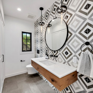 75+ Gästetoiletten mit Wandtoilette und schwarz-weißen Fliesen Ideen