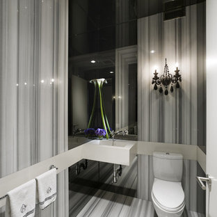 Idee per un bagno di servizio minimal con lavabo sospeso, piastrelle grigie e pareti grigie