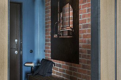 Свежая идея для дизайна: прихожая в стиле лофт с синими стенами, полом из керамогранита и серым полом - отличное фото интерьера