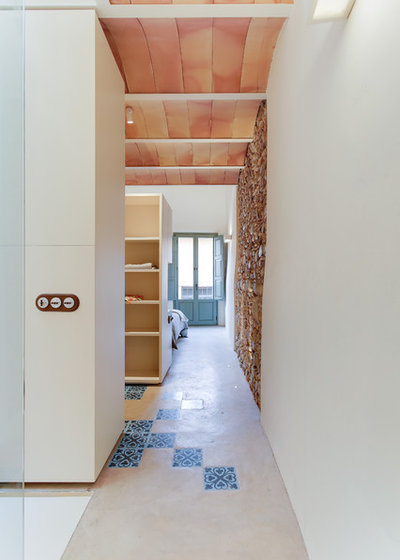 Mediterráneo Recibidor y pasillo by Lara Pujol  |  Interiorisme & Projectes de Disseny