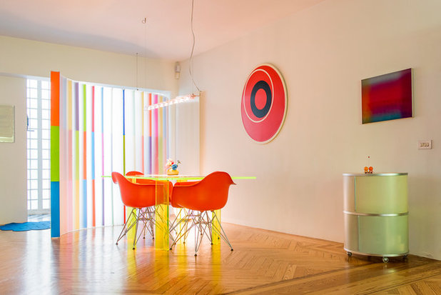 Contemporary Family Room by Alfredo Arias photo