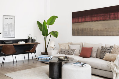 Imagen de sala de estar nórdica sin chimenea y televisor con paredes blancas y suelo de madera en tonos medios