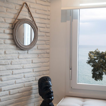 Diseño interior de vivienda con vistas al mar