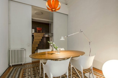 Diseño de sala de estar tradicional renovada de tamaño medio