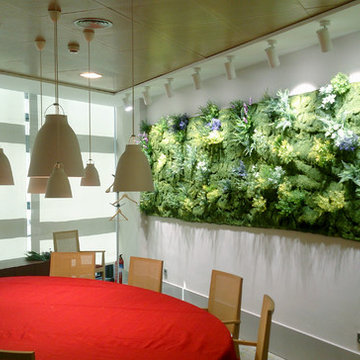 Jardín vertical "Muros Frescos" en las oficinas de la firma Estrella Damm