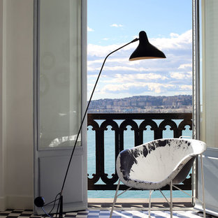 75+ Wohnen mit weißer Wandfarbe und Keramikboden Ideen & Bilder