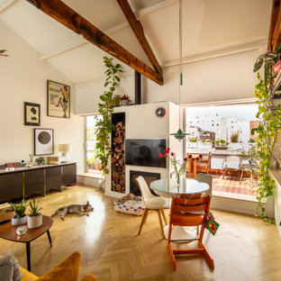 Imagen de sala de estar mediterránea de tamaño medio