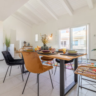 Idee per una sala da pranzo aperta verso il soggiorno minimal con pareti bianche, pavimento grigio e soffitto a volta
