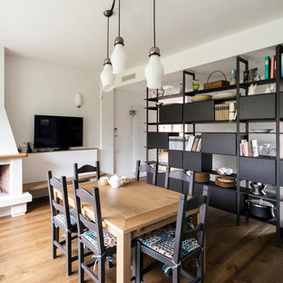 Idee per una sala da pranzo nordica con pareti bianche, parquet chiaro e camino classico