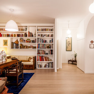 Ispirazione per una grande sala da pranzo contemporanea con pareti bianche, parquet chiaro e pavimento beige