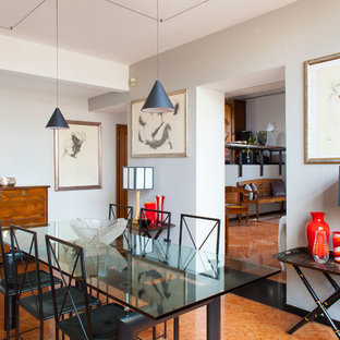 Idee per una sala da pranzo minimalista chiusa con pareti bianche, pavimento in terracotta e pavimento rosso