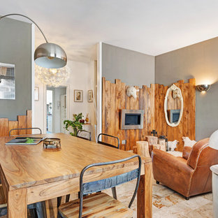 Foto di una sala da pranzo eclettica chiusa con pareti multicolore e pavimento beige