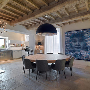 Immagine di una sala da pranzo mediterranea